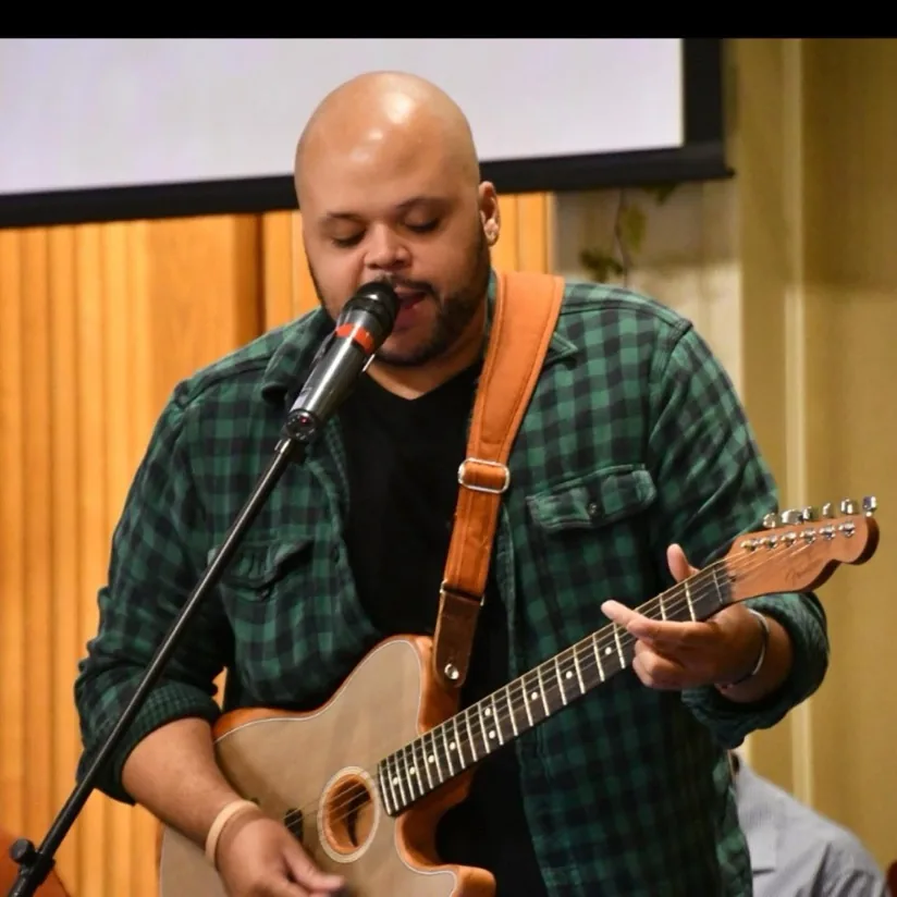 Mark from MTWL Media — beginner guitar instructor for adults over 40